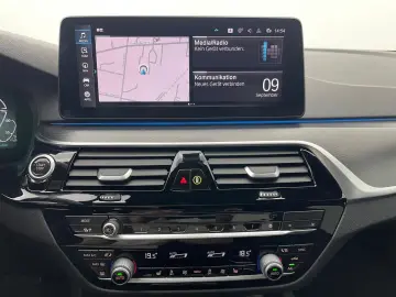 BMW 530 e pachet xDrive M LED AHK HuD