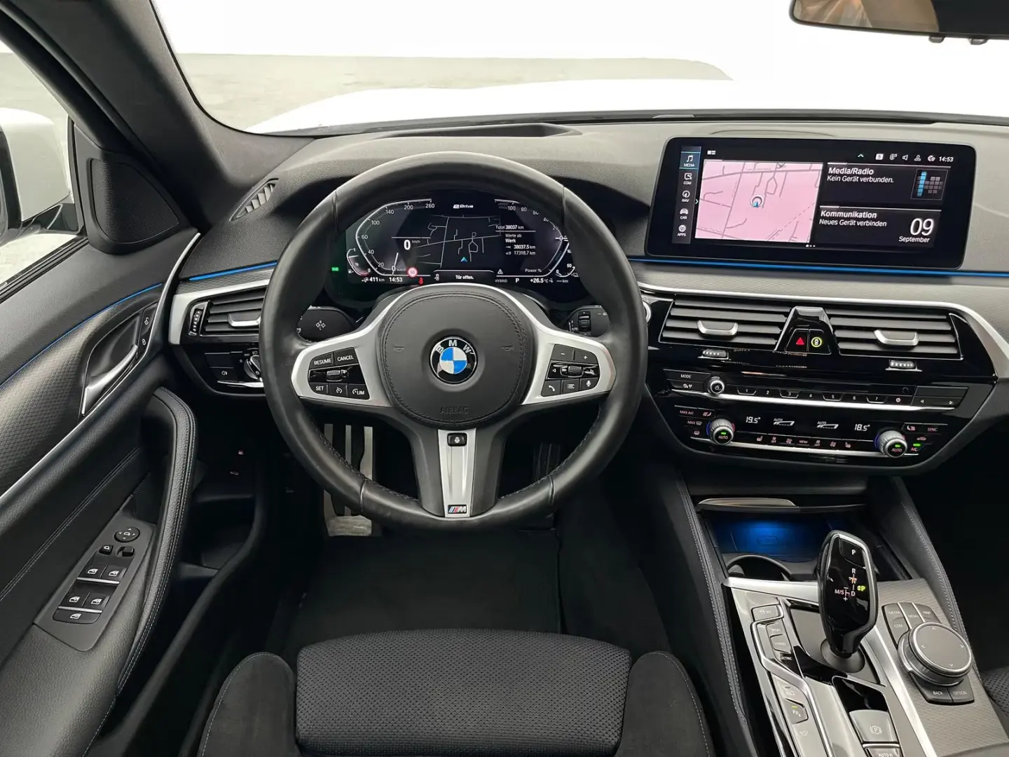 BMW 530 e pachet xDrive M LED AHK HuD
