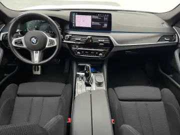 BMW 530 e pachet xDrive M LED AHK HuD