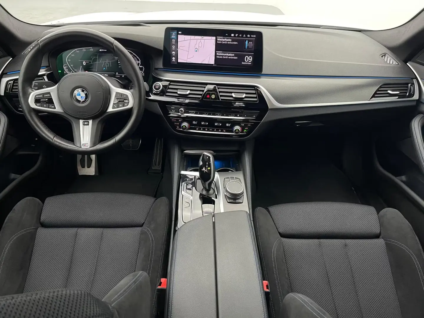 BMW 530 e pachet xDrive M LED AHK HuD