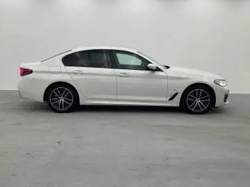BMW 530 e pachet xDrive M LED AHK HuD