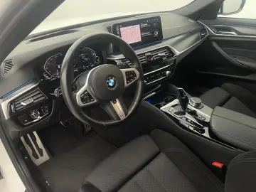 BMW 530 e pachet xDrive M LED AHK HuD