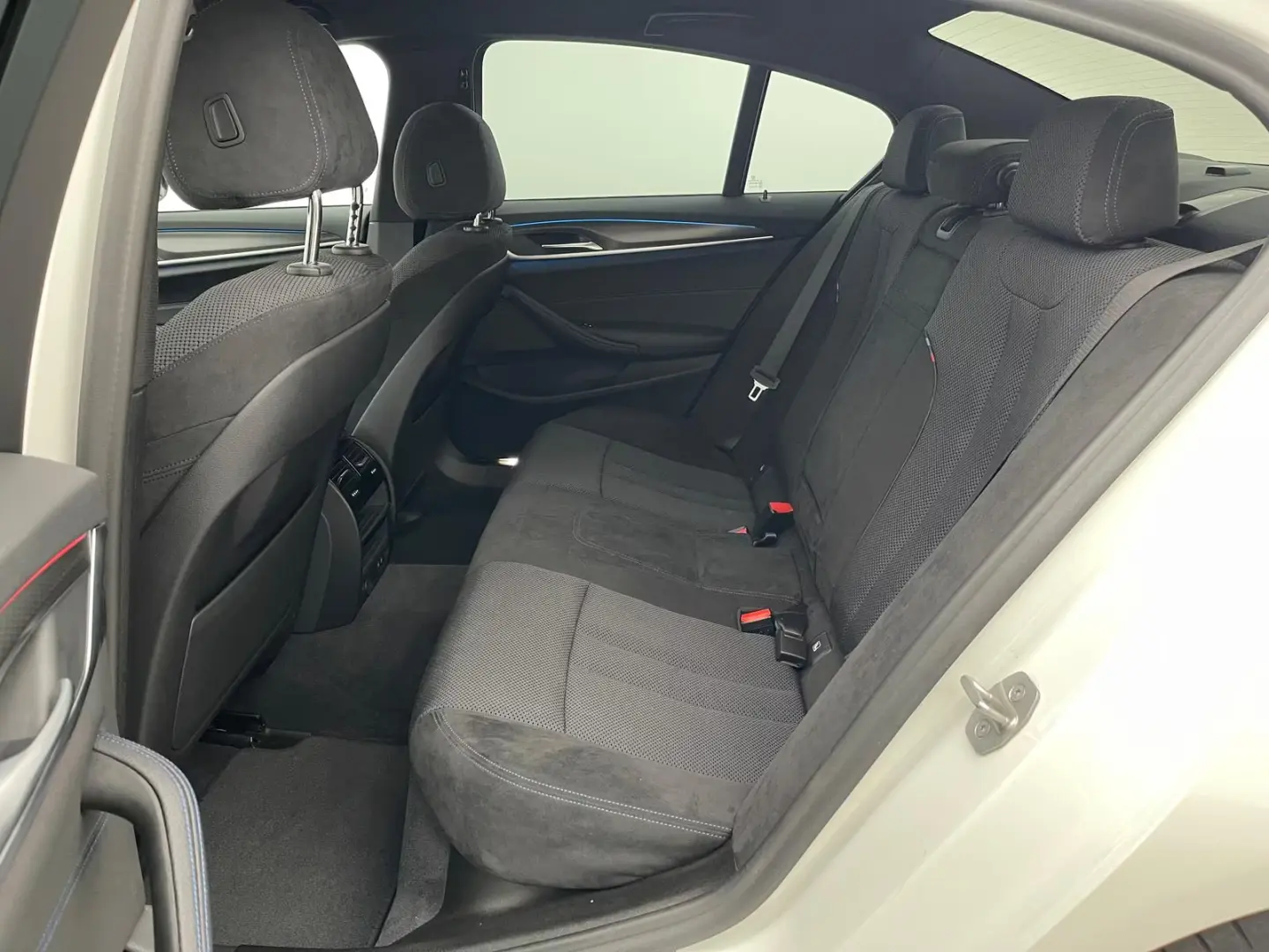 BMW 530 e pachet xDrive M LED AHK HuD
