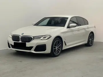 BMW 530 e pachet xDrive M LED AHK HuD