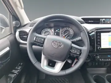 Toyota Hilux 2.8 Double Cab Comfort  Allrad Kamera Navi