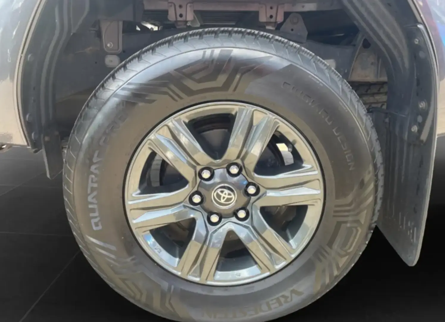 Toyota Hilux 2.8 Double Cab 4x4 Navi Safety Sense