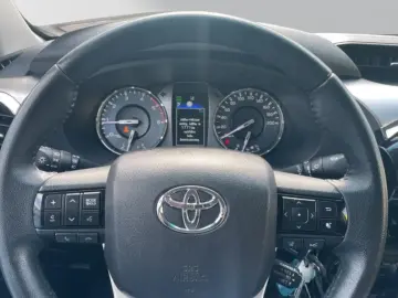Toyota Hilux 2.8 Double Cab 4x4 Navi Safety Sense
