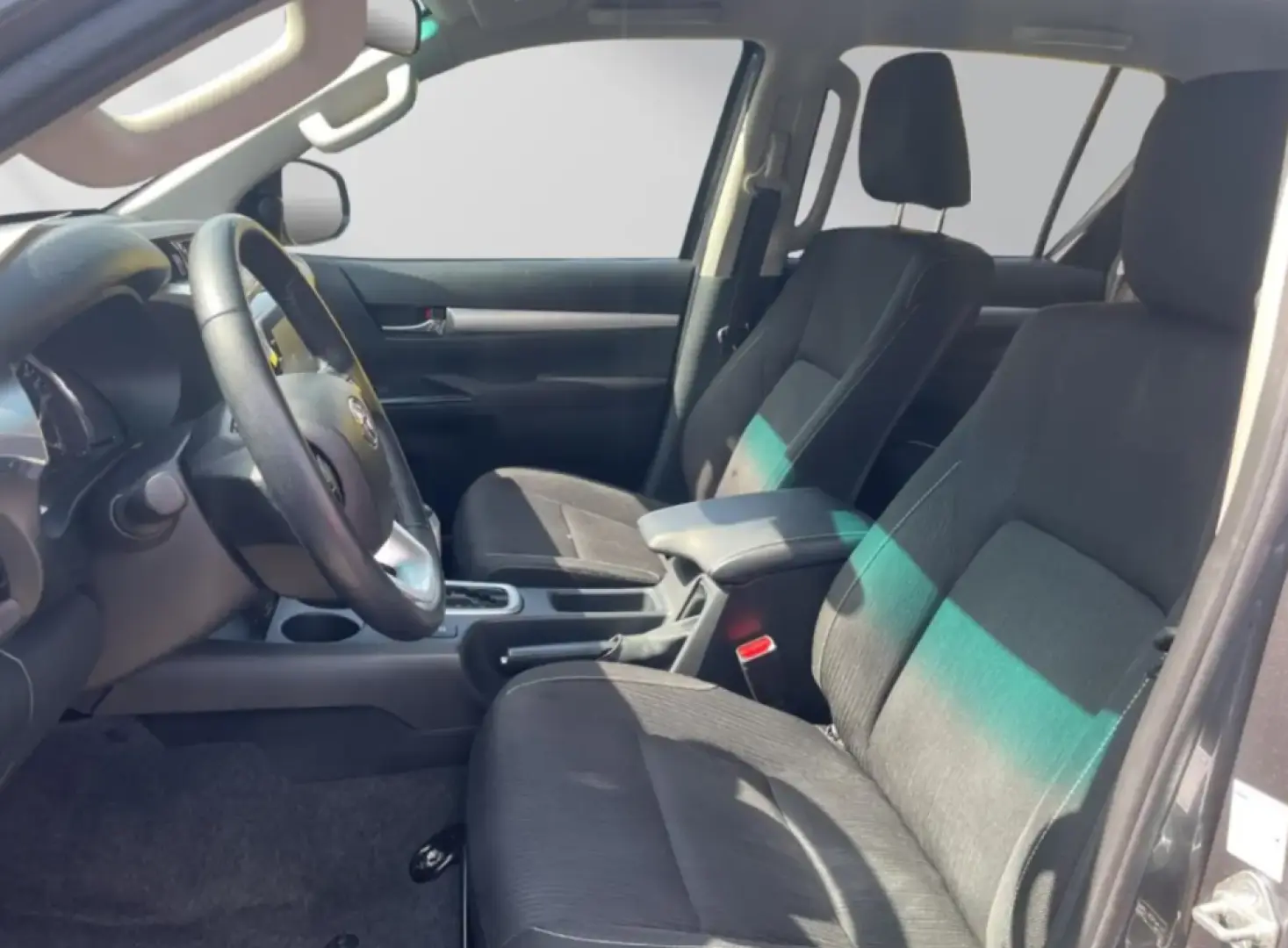 Toyota Hilux 2.8 Double Cab 4x4 Navi Safety Sense