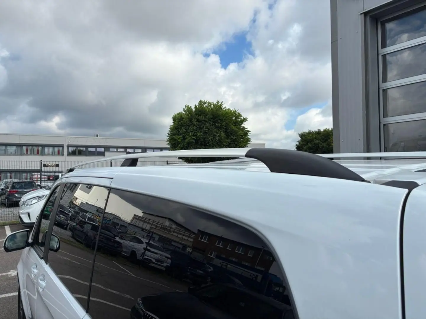 V220d RISE LANG 2.0CDI 8-SITZE AHK PARK-PAKET 17