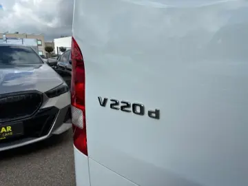 V220d RISE LANG 2.0CDI 8-SITZE AHK PARK-PAKET 17