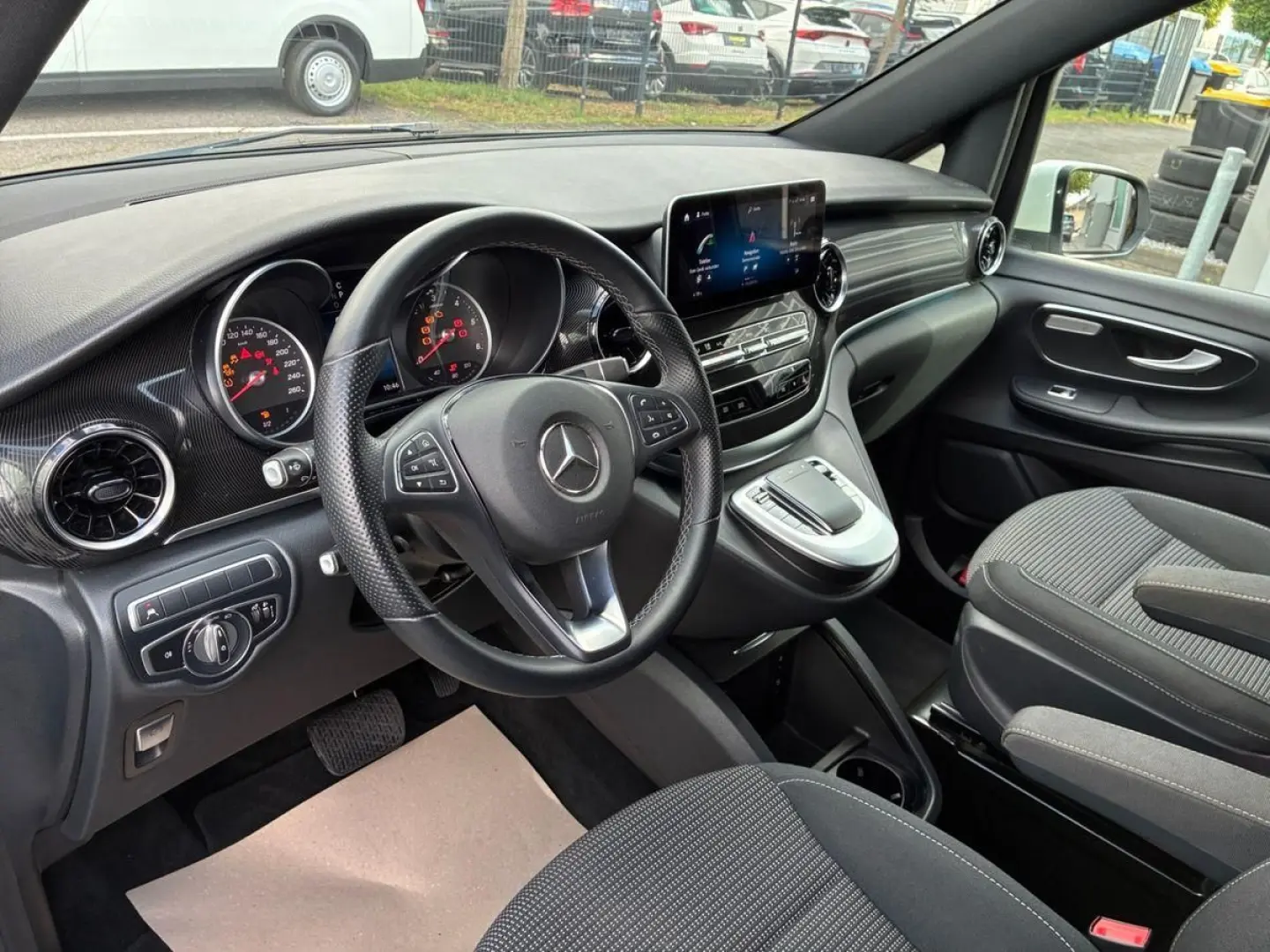 V220d RISE LANG 2.0CDI 8-SITZE AHK PARK-PAKET 17