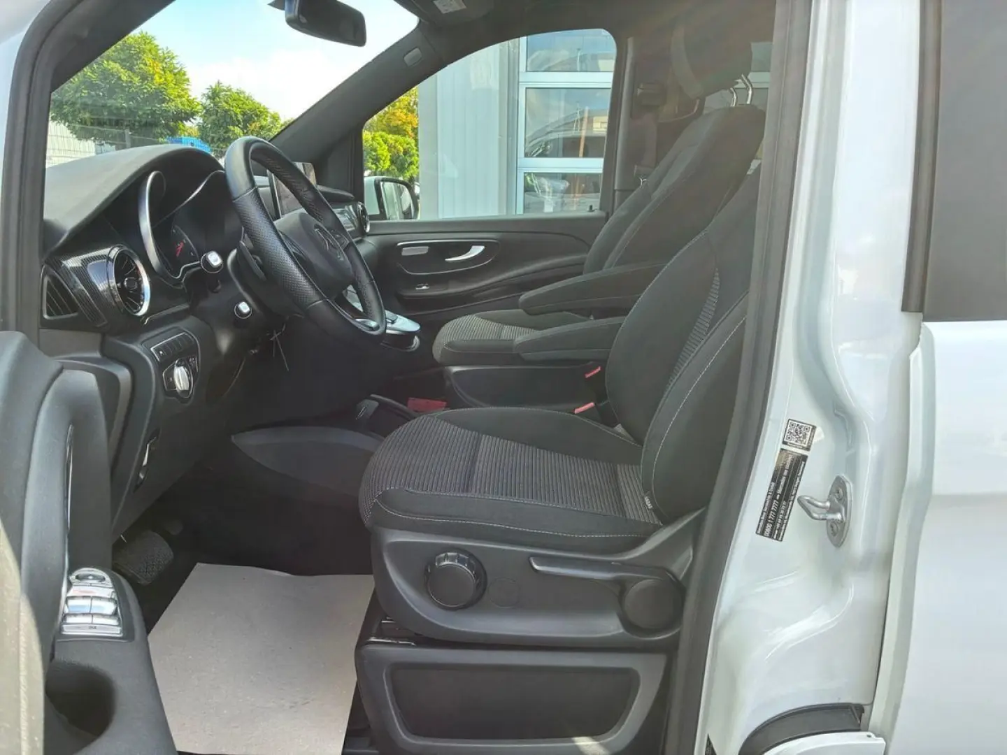 V220d RISE LANG 2.0CDI 8-SITZE AHK PARK-PAKET 17