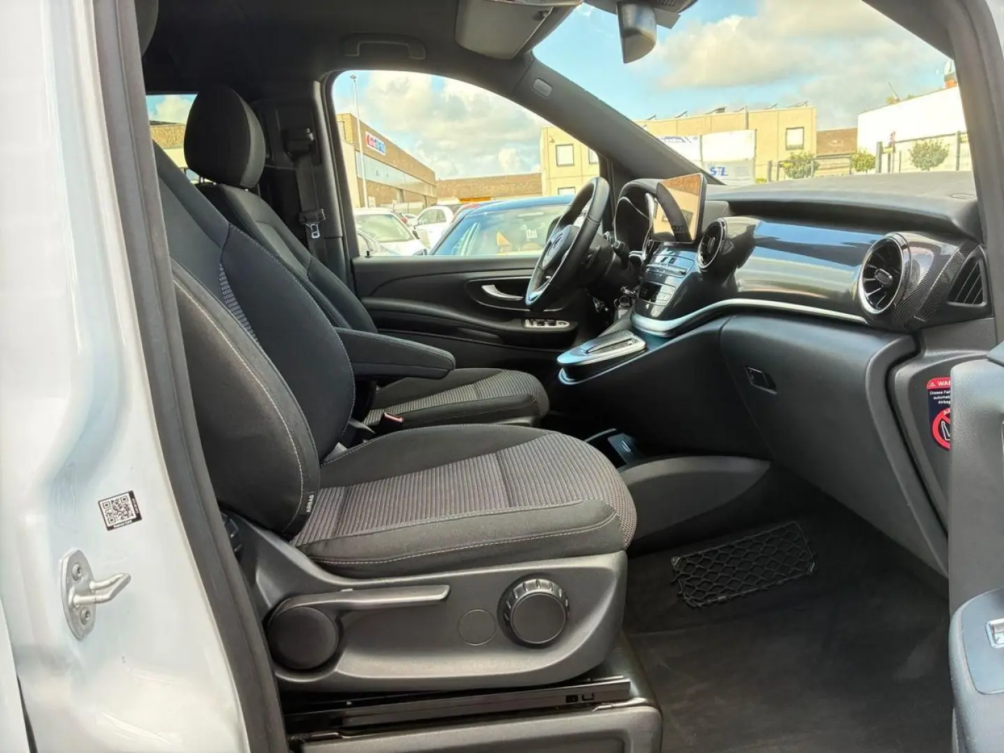 V220d RISE LANG 2.0CDI 8-SITZE AHK PARK-PAKET 17