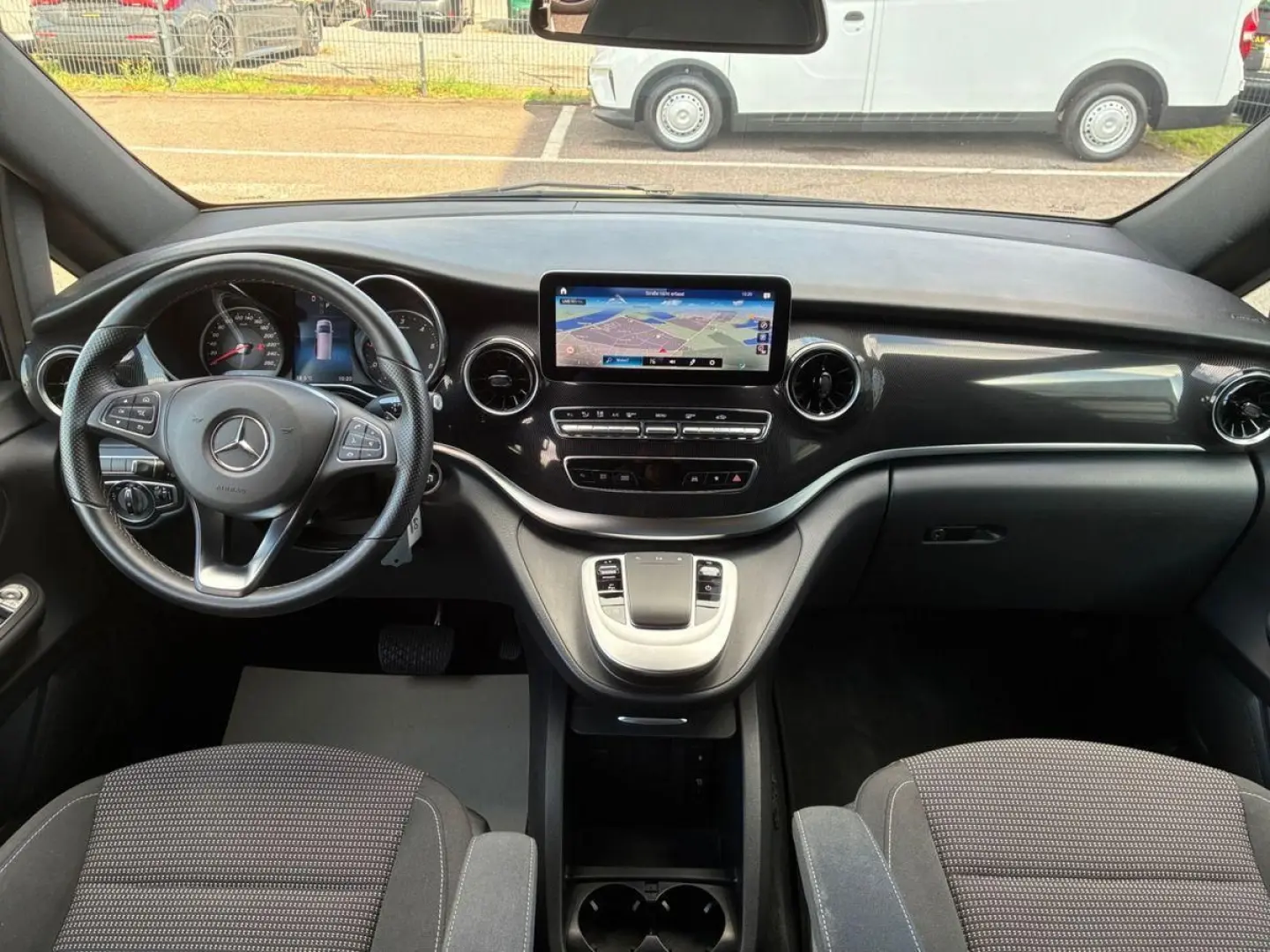 V220d RISE LANG 2.0CDI 8-SITZE AHK PARK-PAKET 17