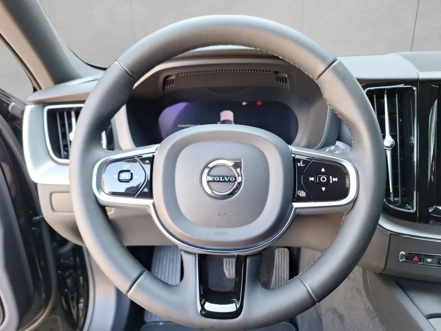 XC60 B4 B Plus Dark AHK  NAVI  KAMERA  SHZ