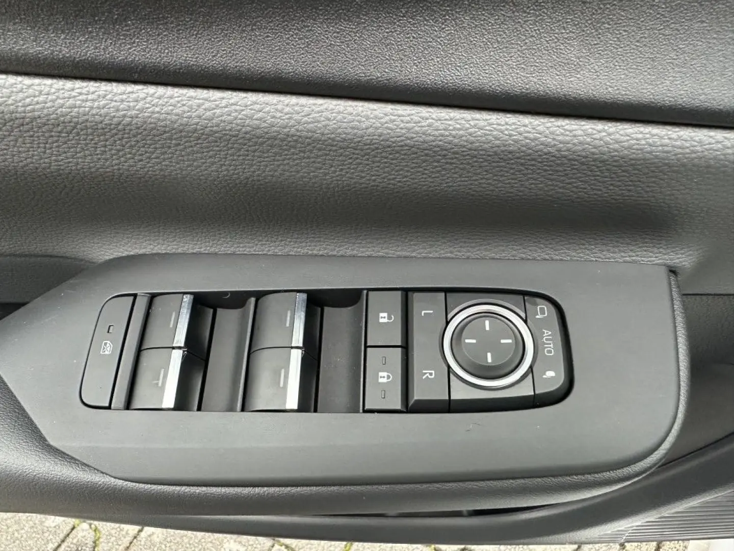 Prius Plug-in Hybrid Executive  Head-Up-Display