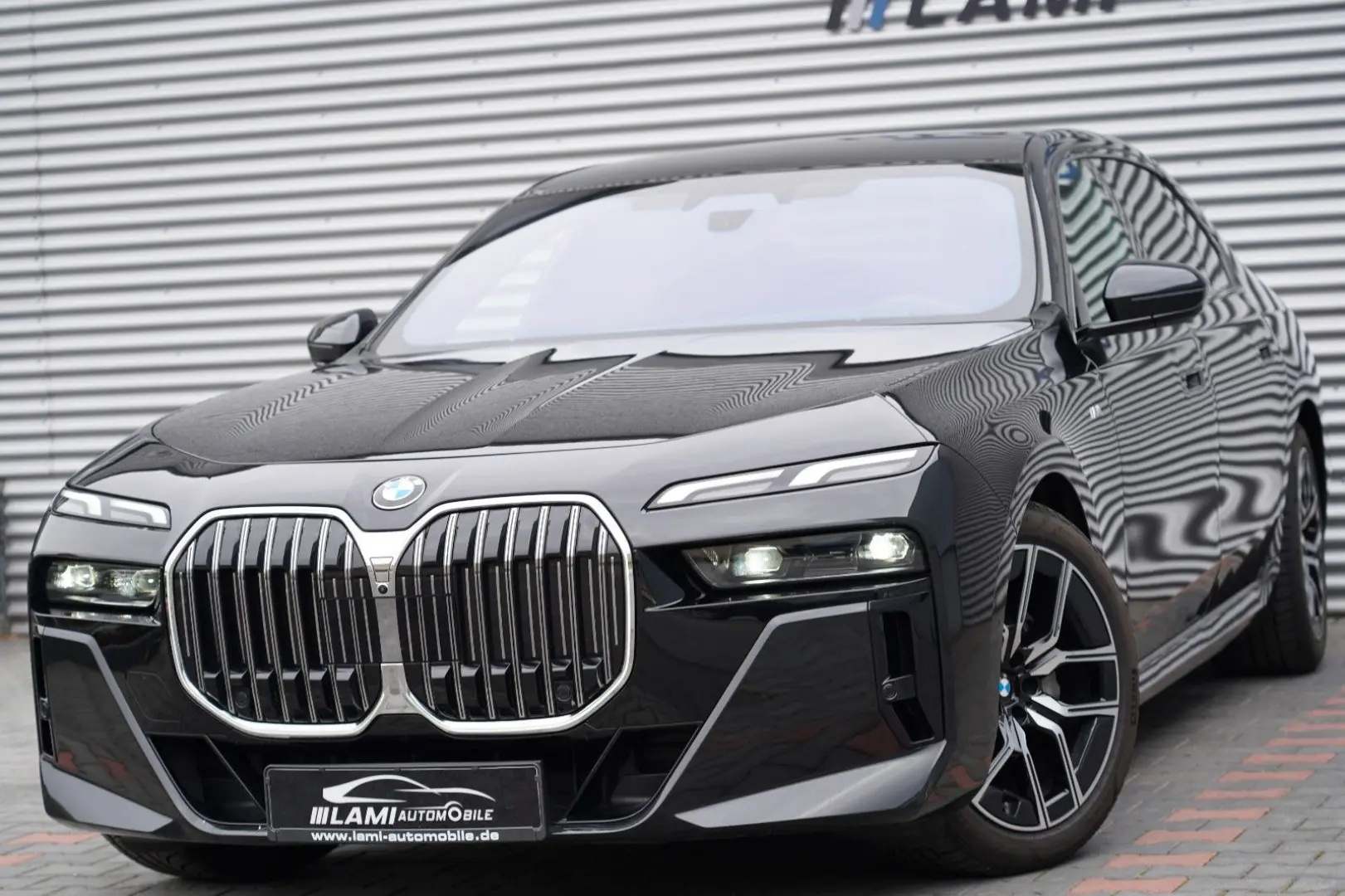 740d xDrive M Sport SKYLOUNGE ICONIC 360 HUD B&W