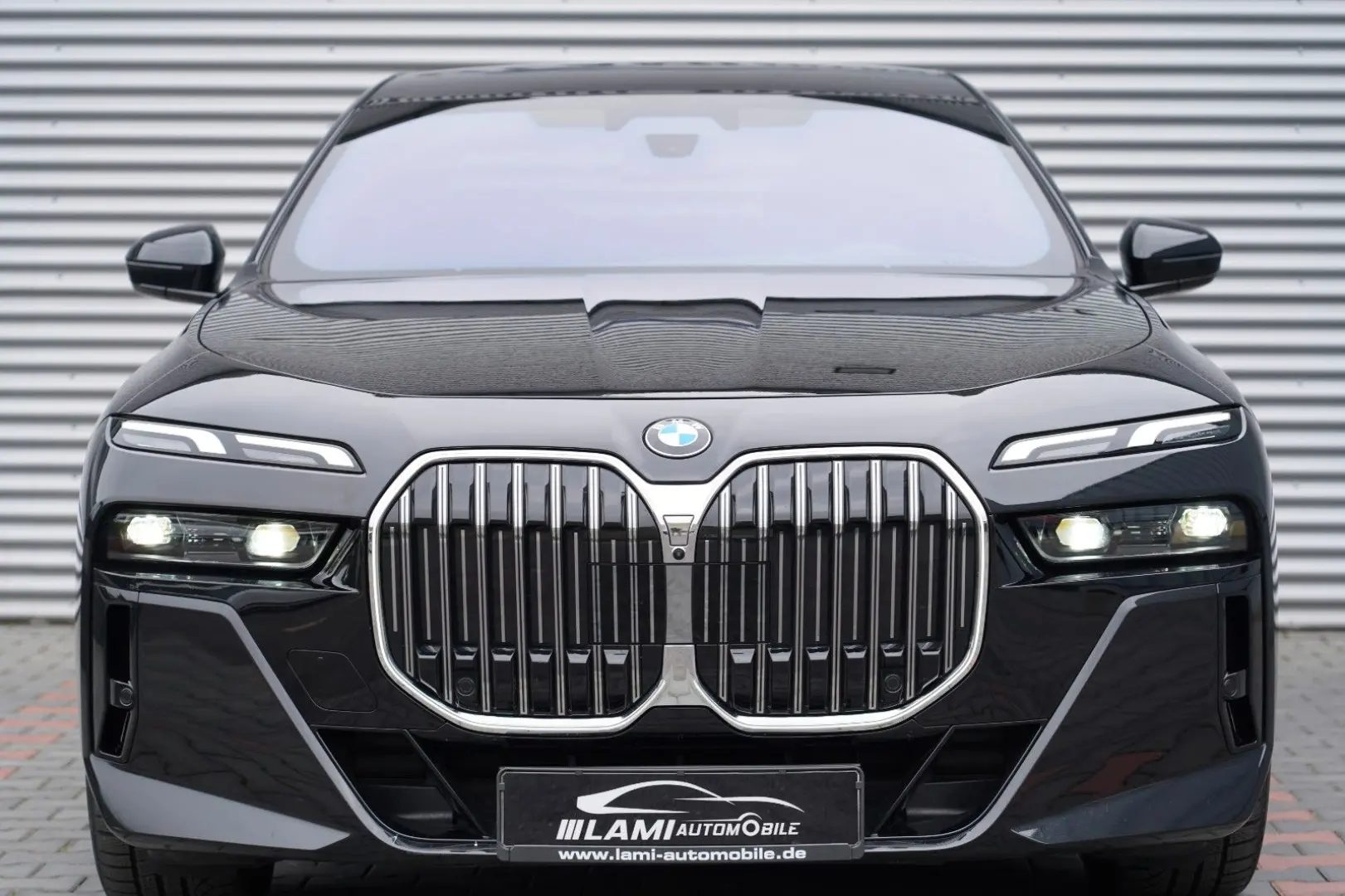 740d xDrive M Sport SKYLOUNGE ICONIC 360 HUD B&W