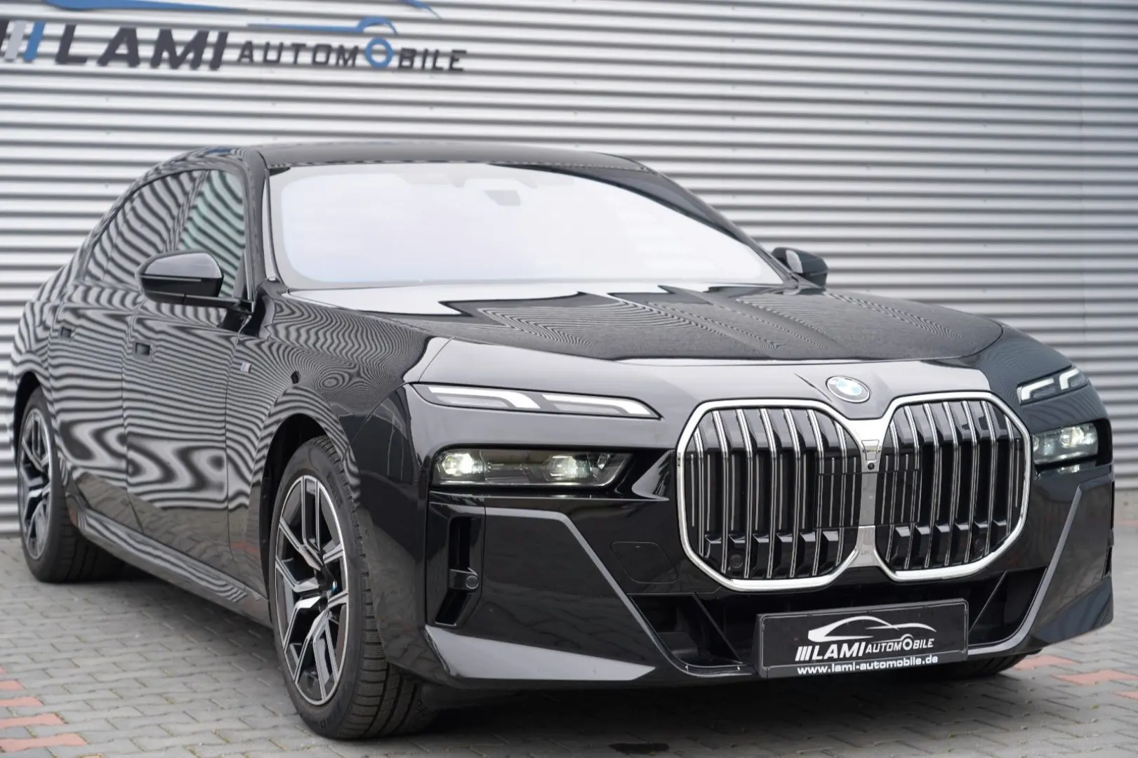 740d xDrive M Sport SKYLOUNGE ICONIC 360 HUD B&W
