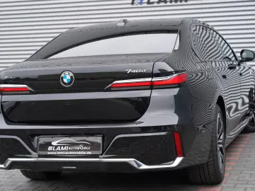 740d xDrive M Sport SKYLOUNGE ICONIC 360 HUD B&W