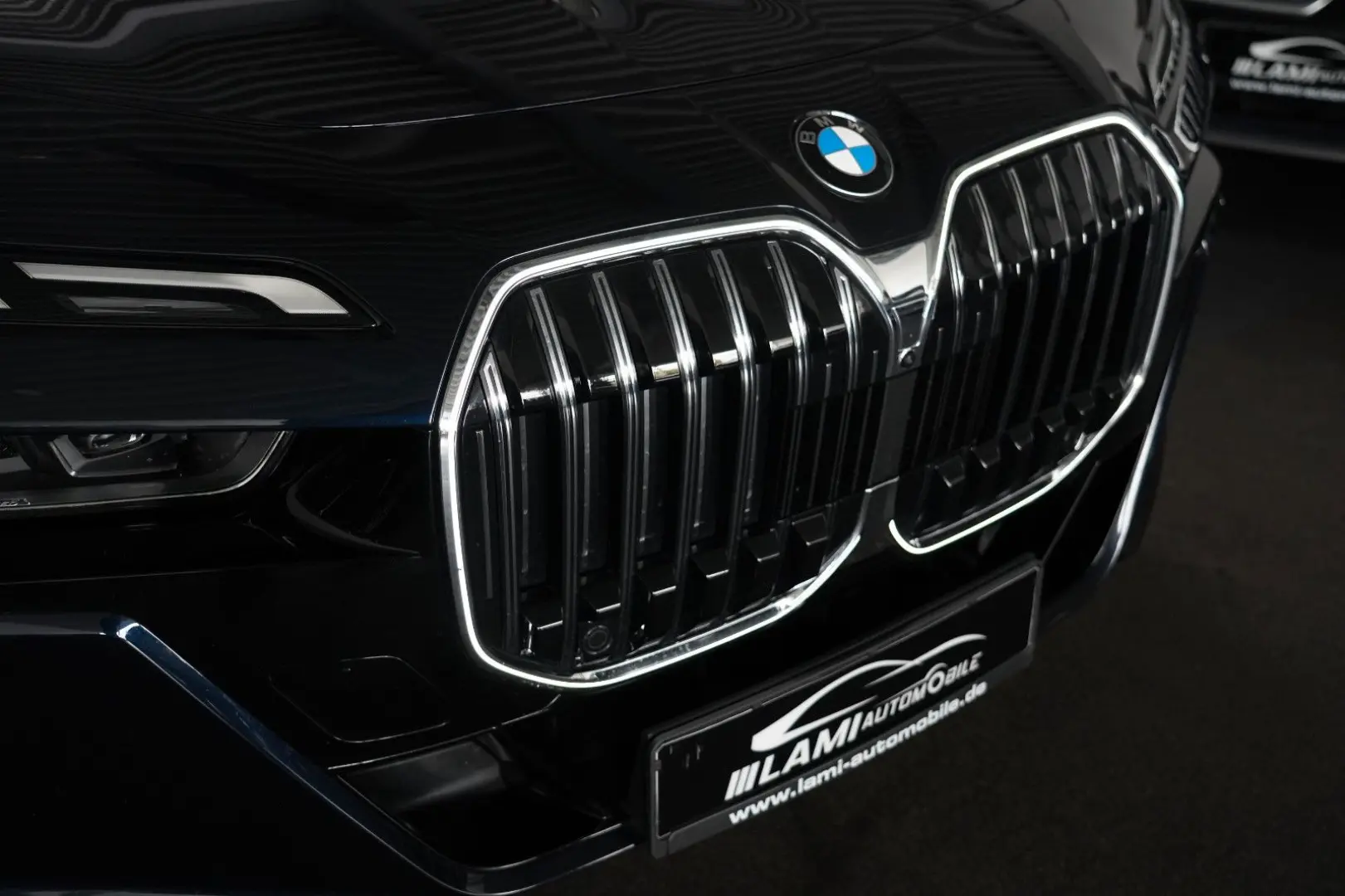 740d xDrive M Sport SKYLOUNGE ICONIC 360 HUD B&W