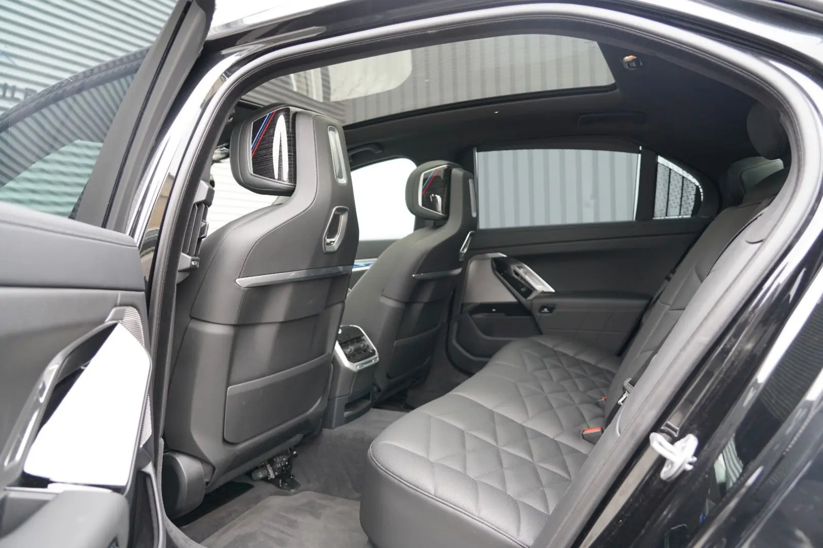 740d xDrive M Sport SKYLOUNGE ICONIC 360 HUD B&W