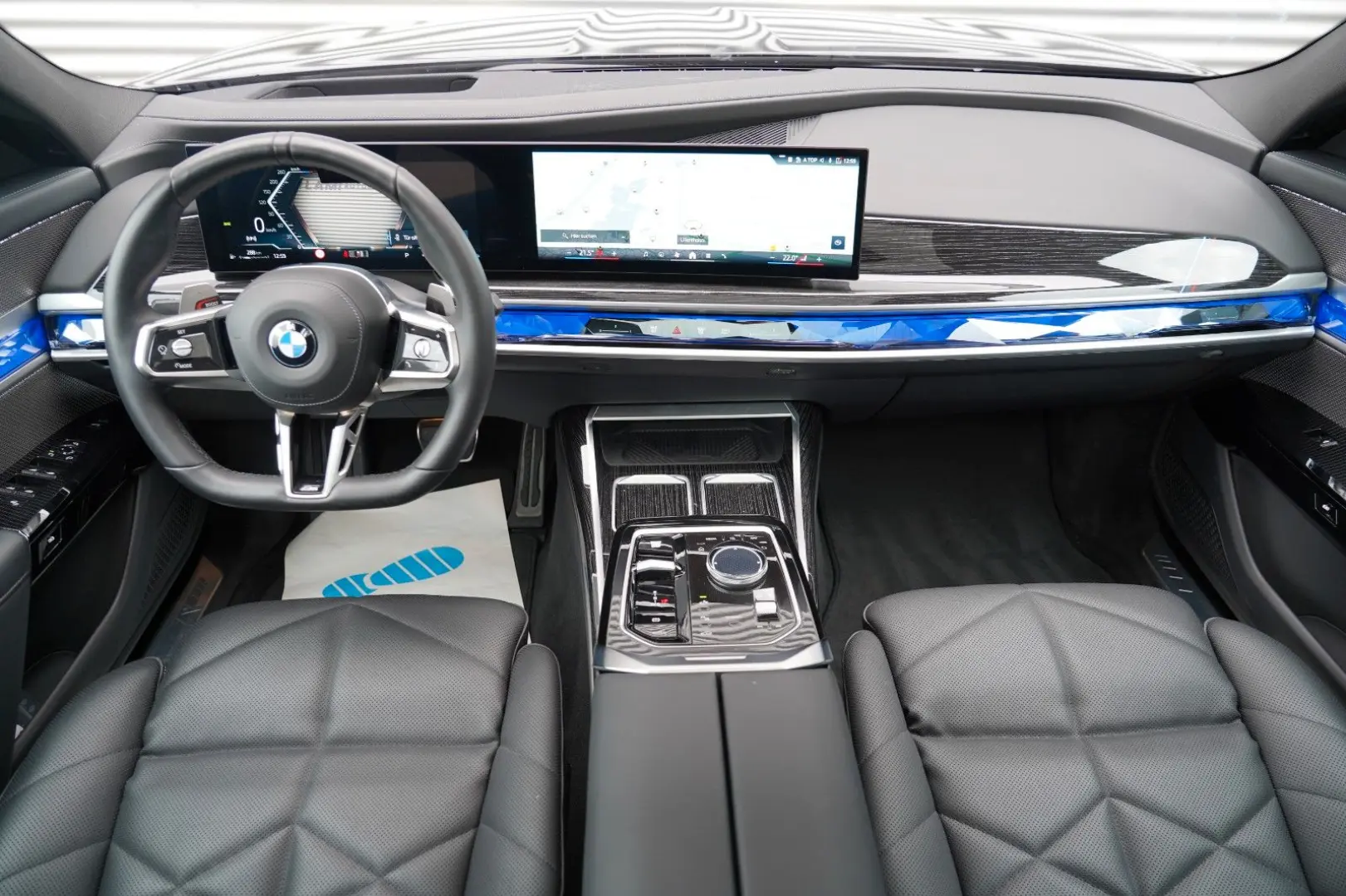 740d xDrive M Sport SKYLOUNGE ICONIC 360 HUD B&W