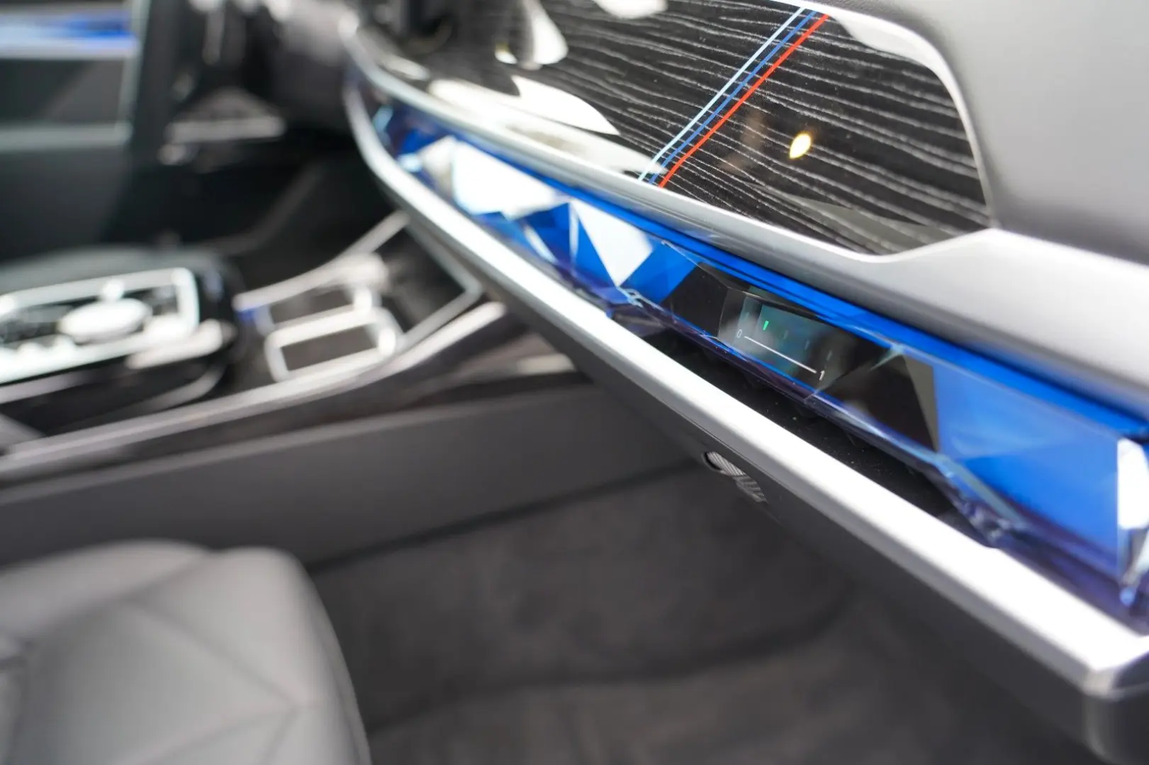 740d xDrive M Sport SKYLOUNGE ICONIC 360 HUD B&W