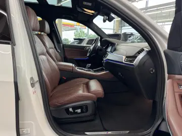 X5 xDrive 40d M Sport PANO-SKY LOUNGE LUFT LASER