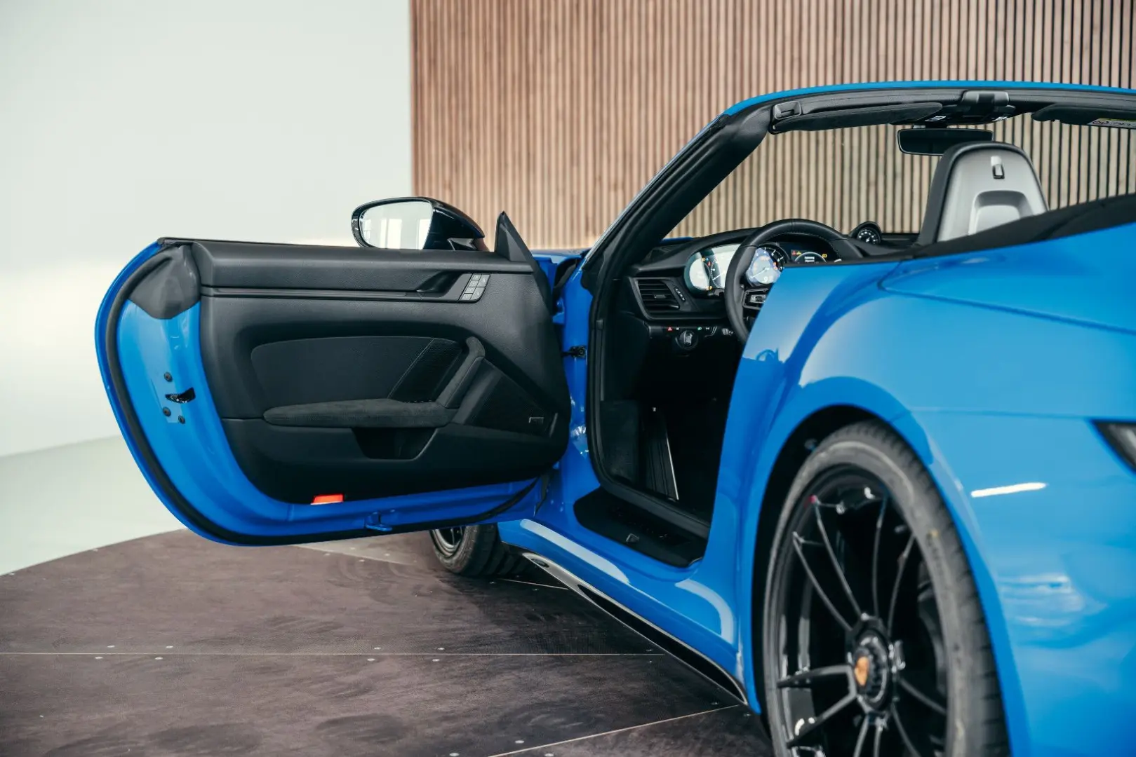 992 Carrera 4 GTS Cabriolet  Sharkblue  MwSt awb