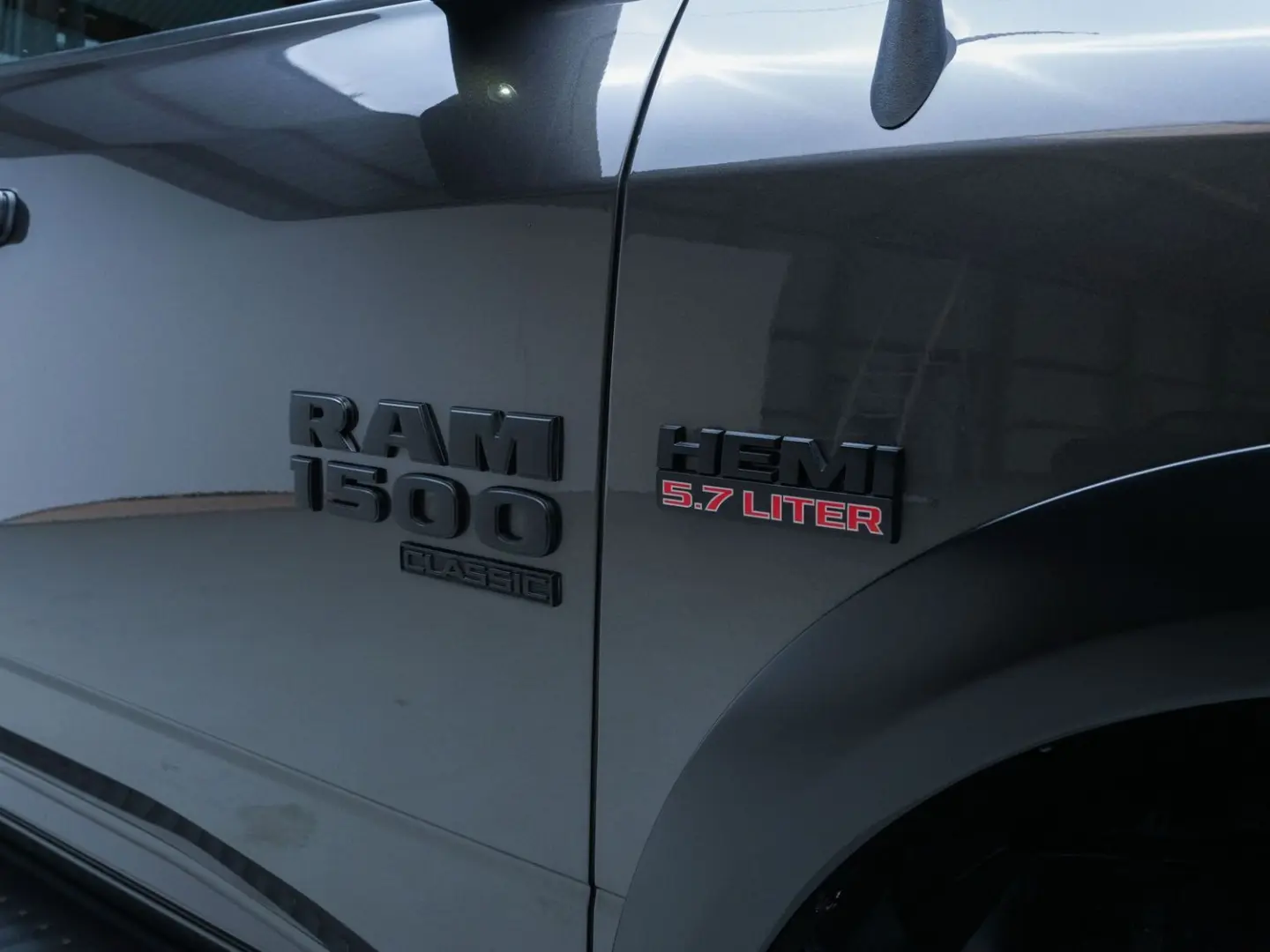 RAM 5.7 HEMI WARLOCK QUADCAB MWST 6 SITZER