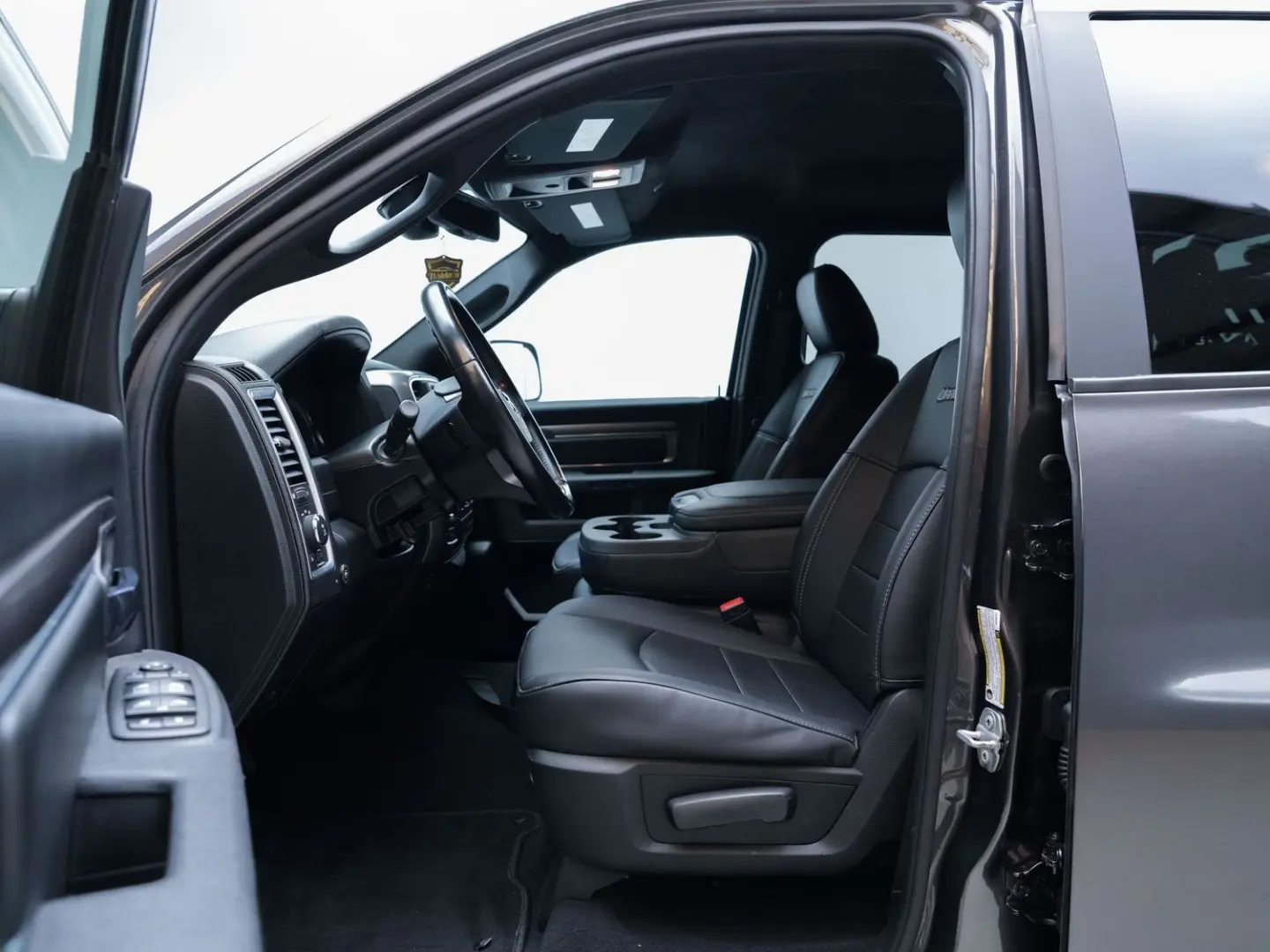 RAM 5.7 HEMI WARLOCK QUADCAB MWST 6 SITZER