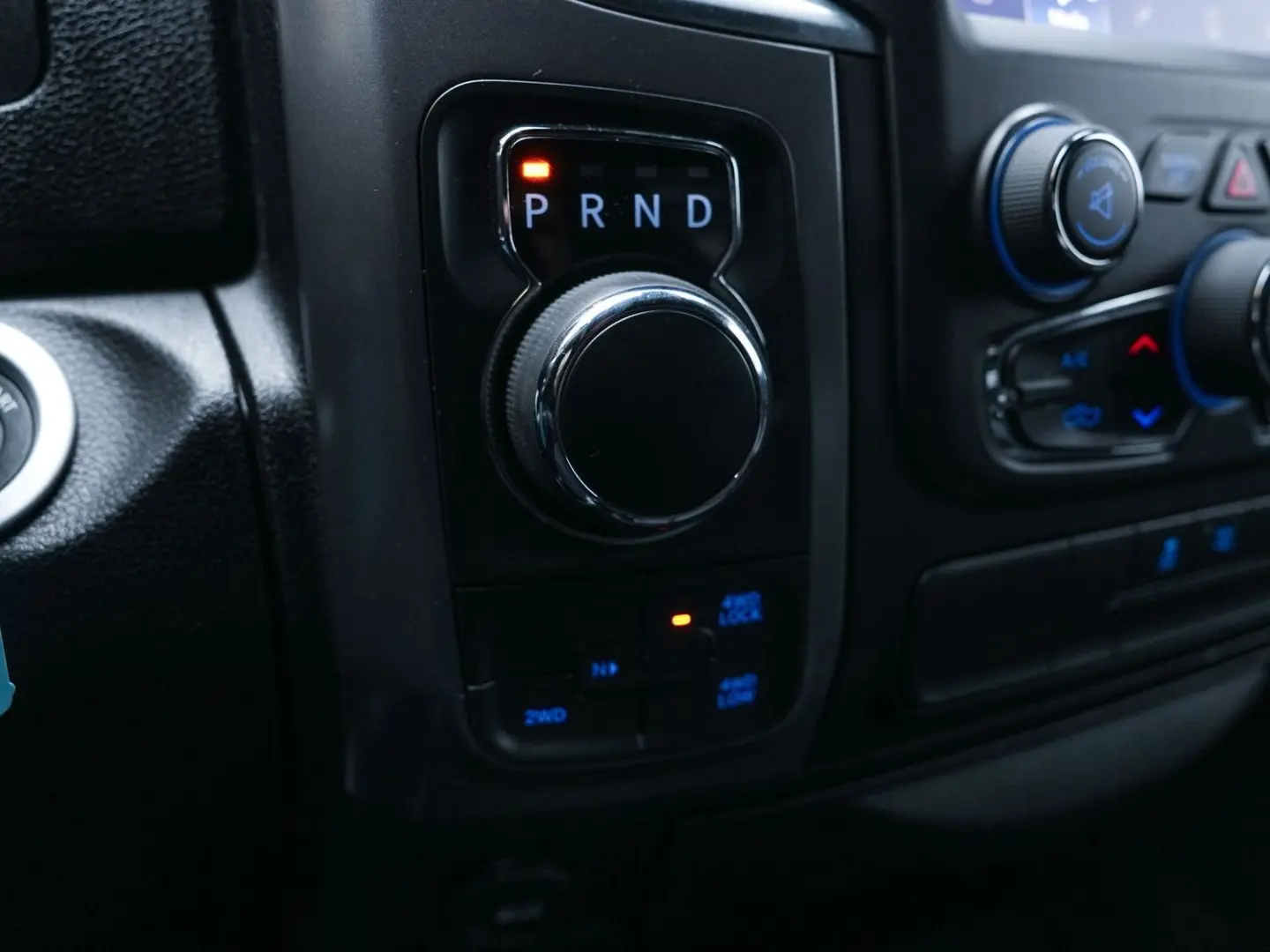 RAM 5.7 HEMI WARLOCK QUADCAB MWST 6 SITZER