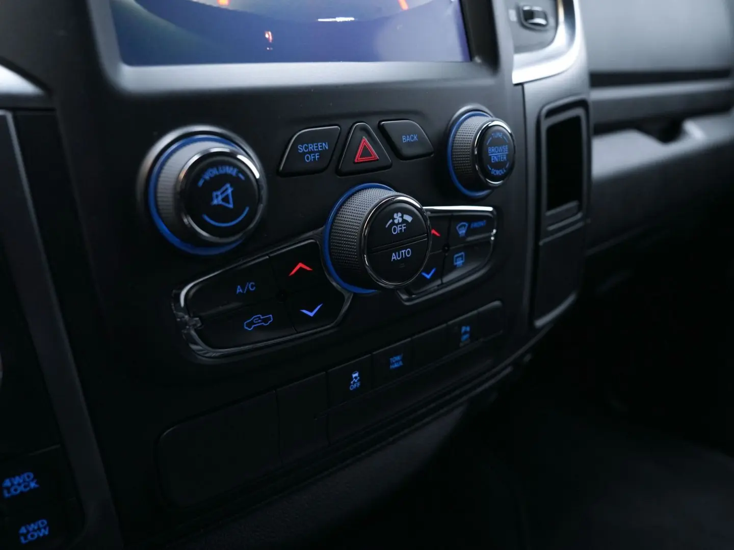 RAM 5.7 HEMI WARLOCK QUADCAB MWST 6 SITZER