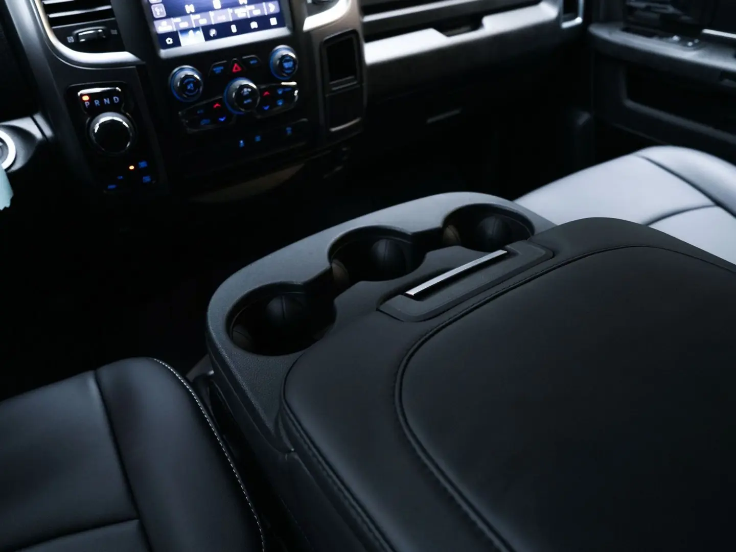 RAM 5.7 HEMI WARLOCK QUADCAB MWST 6 SITZER