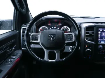 RAM 5.7 HEMI WARLOCK QUADCAB MWST 6 SITZER
