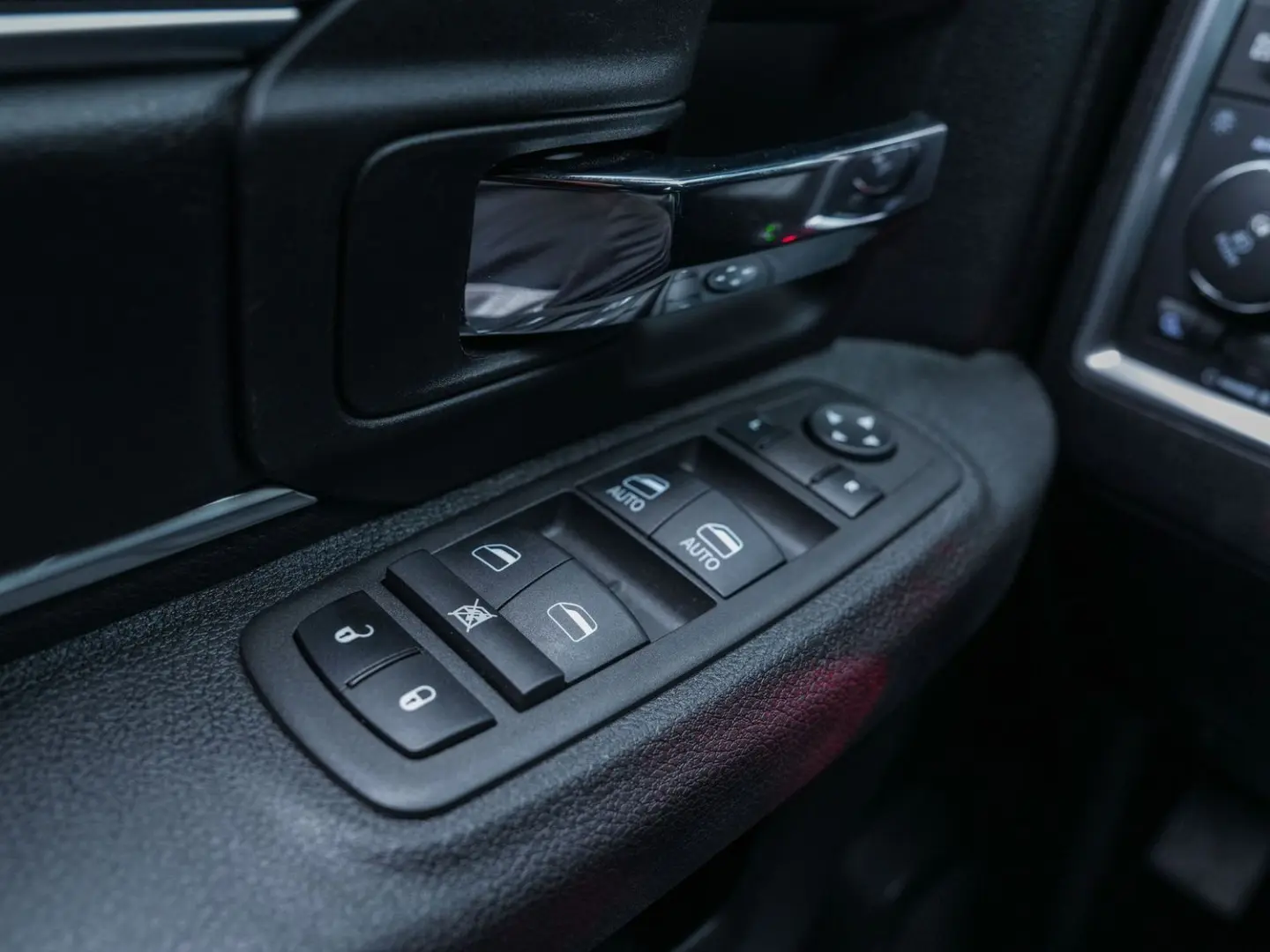 RAM 5.7 HEMI WARLOCK QUADCAB MWST 6 SITZER