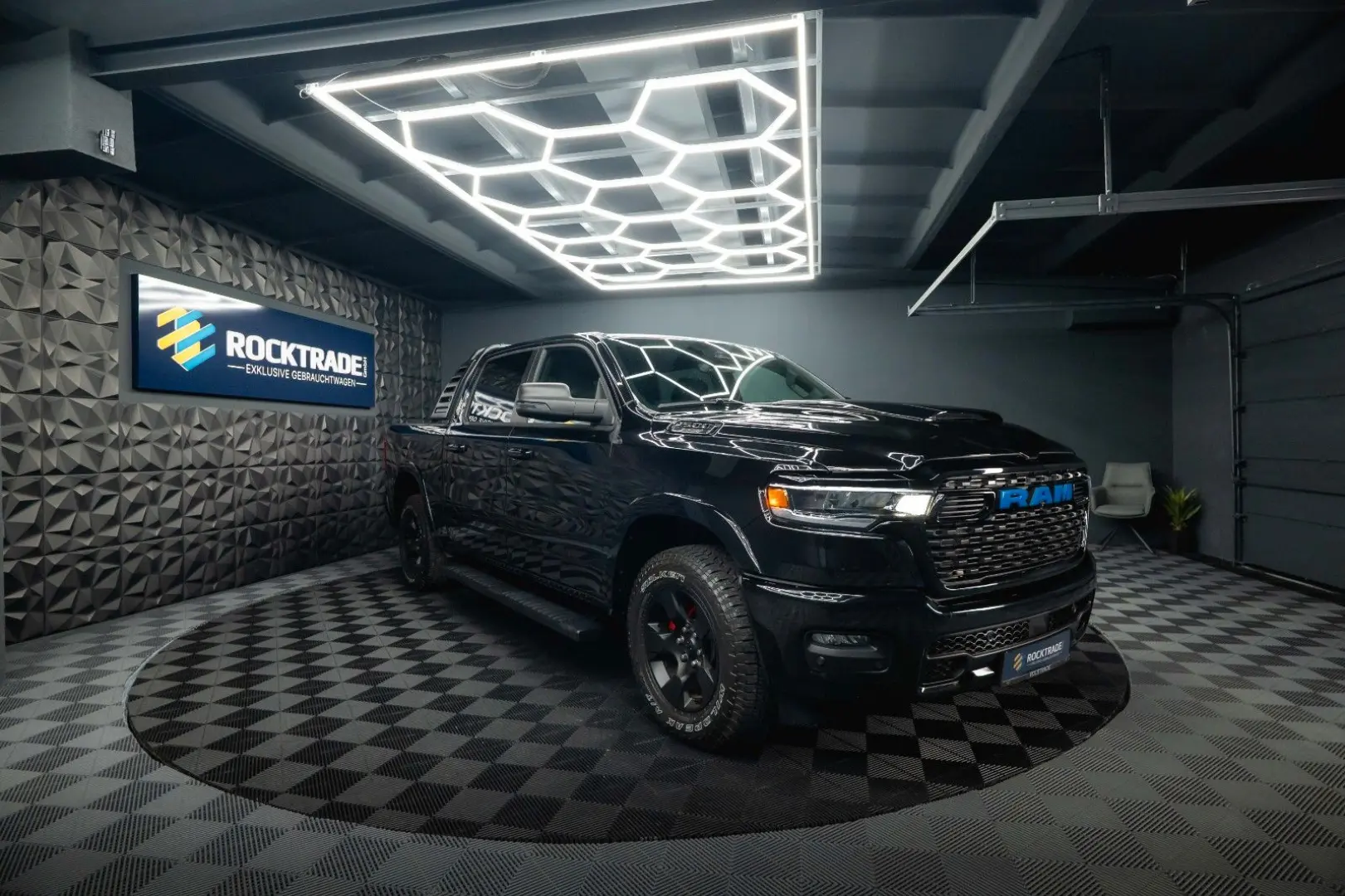 RAM 3.0 MY 25 TWIN TURBO BLACK EDITION  LED 19%
