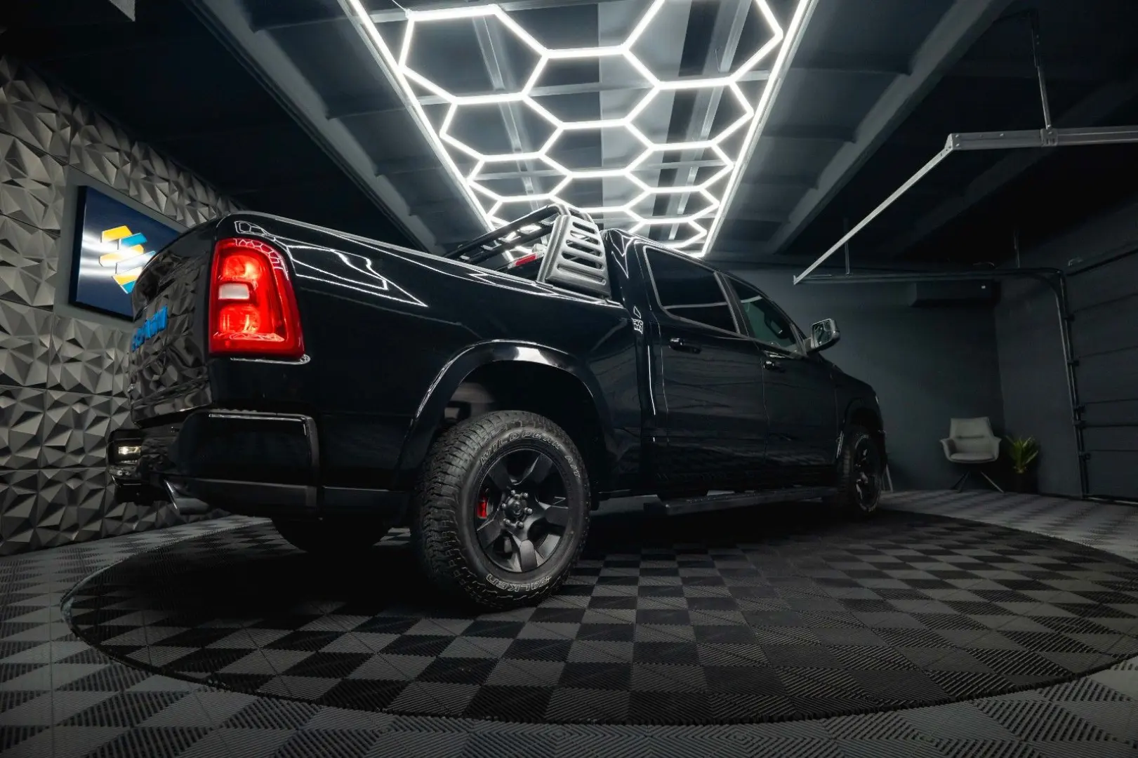 RAM 3.0 MY 25 TWIN TURBO BLACK EDITION  LED 19%