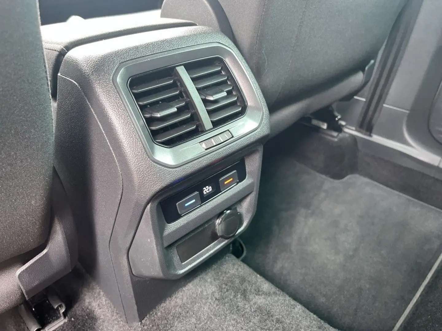 Tiguan 2.0 TDI DSG United Navi LED AHK