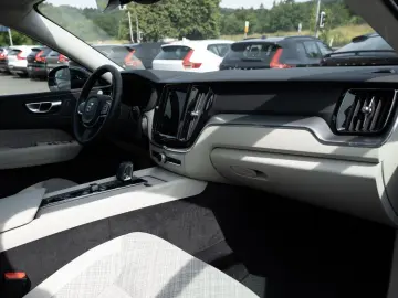 XC60 B4 B Core 2WD PDC NAVI LED