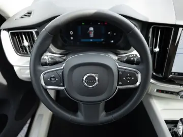 XC60 B4 B Core 2WD PDC NAVI LED