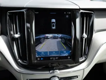 XC60 B4 B Core 2WD PDC NAVI LED