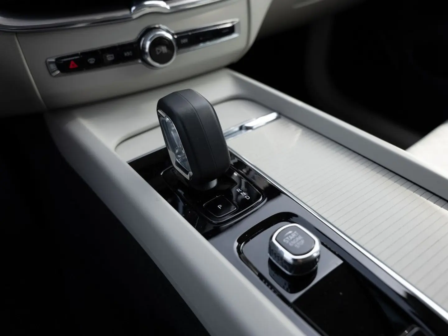 XC60 B4 B Core 2WD PDC NAVI LED