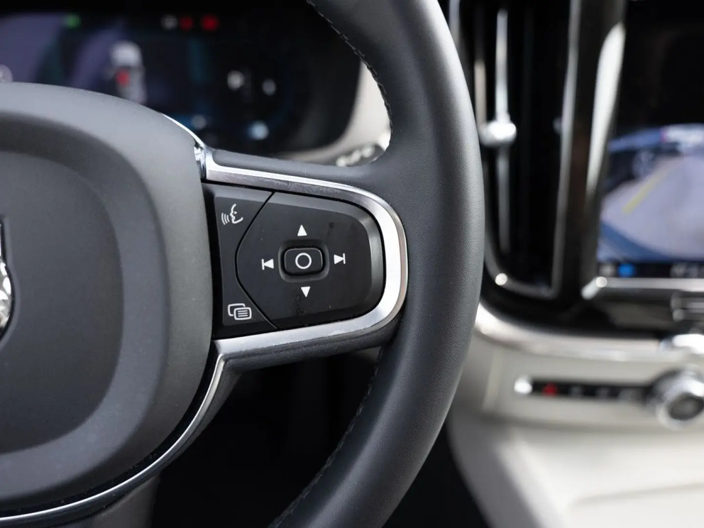 XC60 B4 B Core 2WD PDC NAVI LED