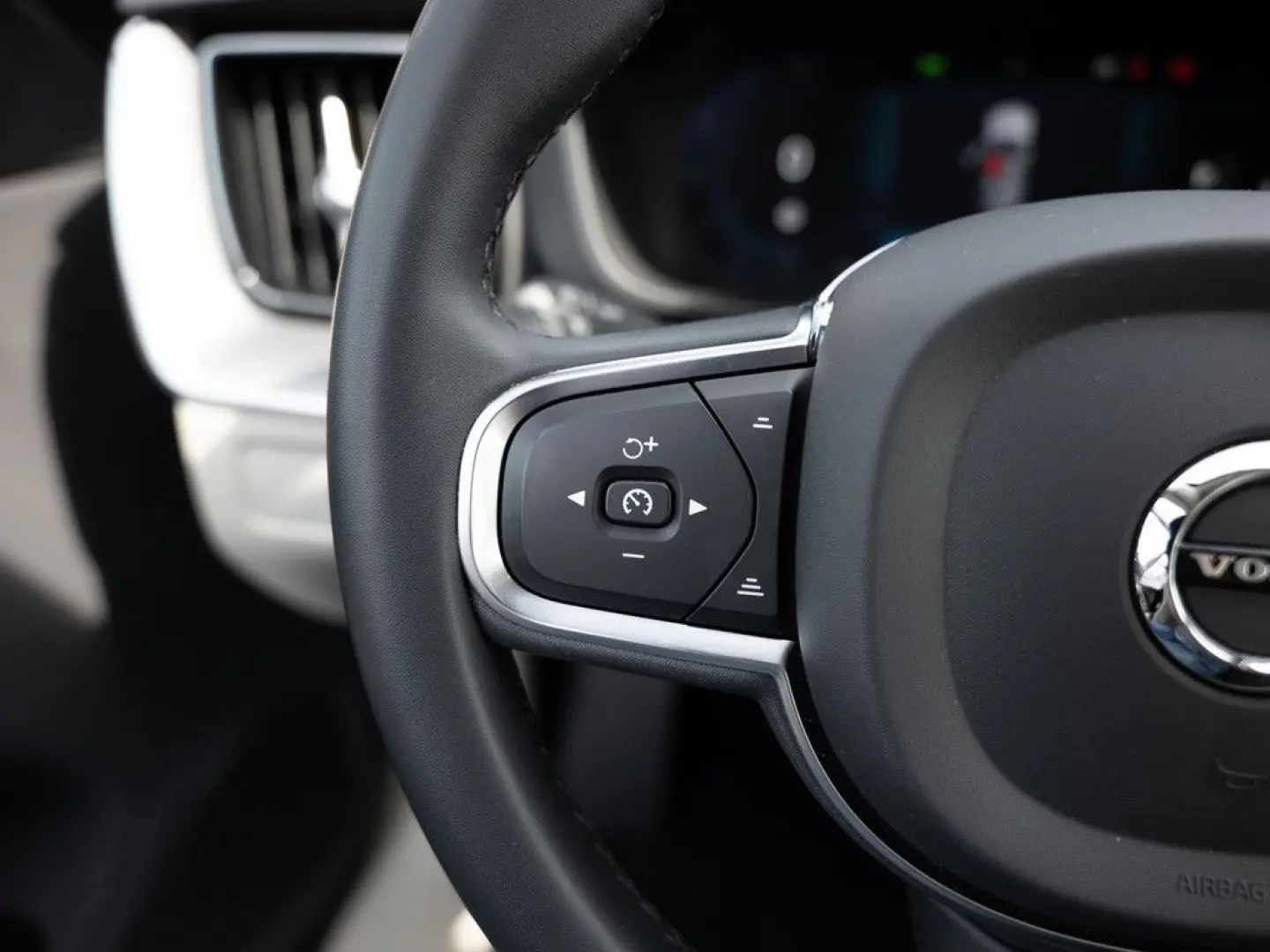 XC60 B4 B Core 2WD PDC NAVI LED