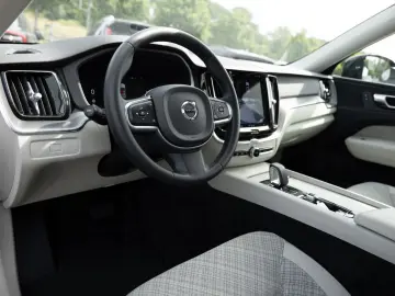 XC60 B4 B Core 2WD PDC NAVI LED