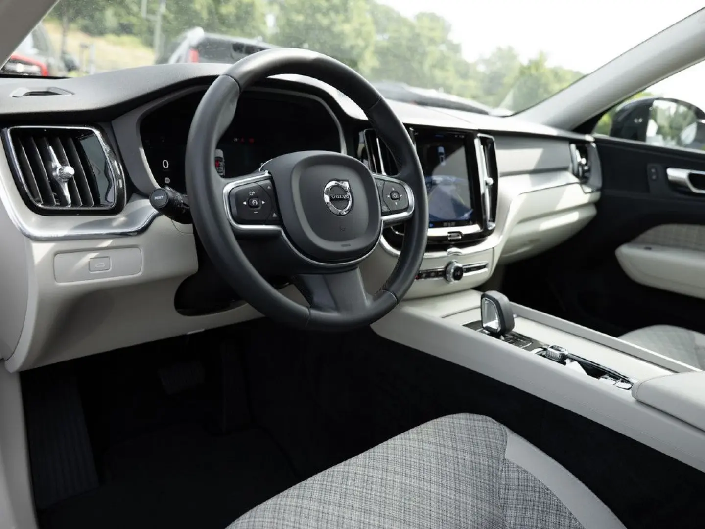 XC60 B4 B Core 2WD PDC NAVI LED