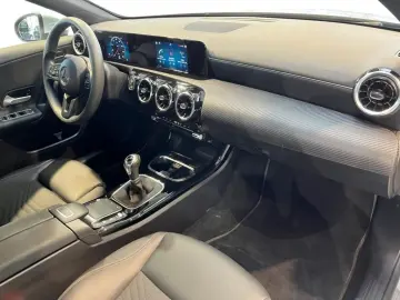 A 180 d Limousine Style  MBUX Navi PDC LED SpurH