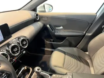 A 180 d Limousine Style  MBUX Navi PDC LED SpurH